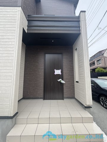 小田原市扇町　新築戸建　全1棟1号棟の玄関