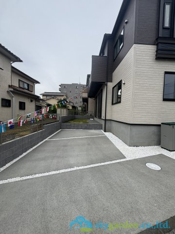 小田原市扇町　新築戸建　全1棟1号棟の駐車場