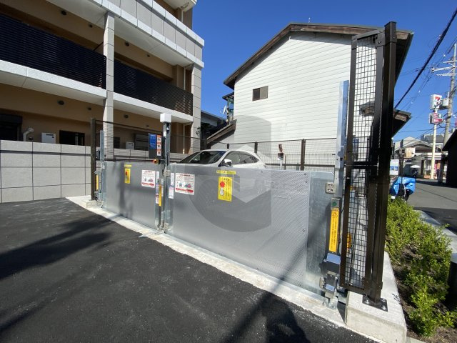 Luxe布施東2の駐車場