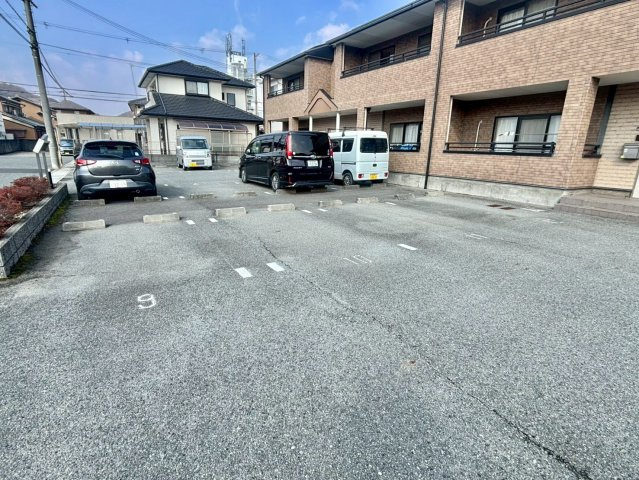 エクセレント・ハウスⅡの駐車場