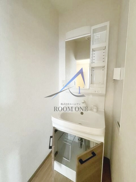 ファミールミカドの洗面所|独立洗面台です。