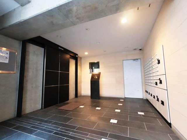 CREVISTA池袋本町（クレヴィスタ池袋本町）のエントランス