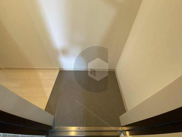 ルミエール若江岩田の玄関