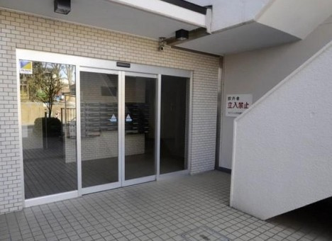 メイゾン小竹向原のエントランス