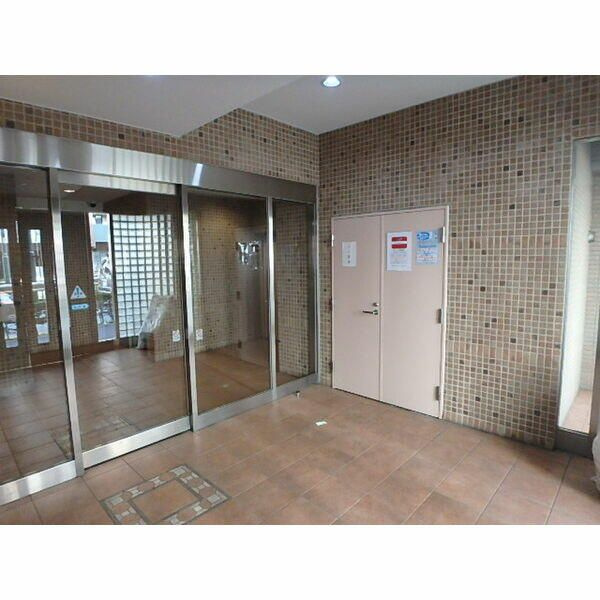 シンシア西早稲田のエントランス