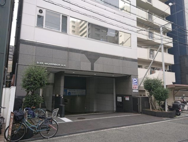 ブルーク長堀橋ビルのエントランス