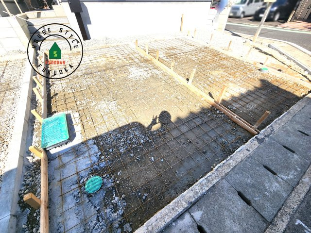 福岡市屋形原1丁目第2-2棟(2号棟)の駐車場|広々した駐車場になります。3台並列駐車となります。