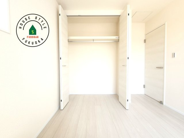 福岡市早良区飯倉3丁目第20-2棟（2号棟）の内観：施工例|穏やかな光が差し込む室内には、穏やかな時間が流れます。