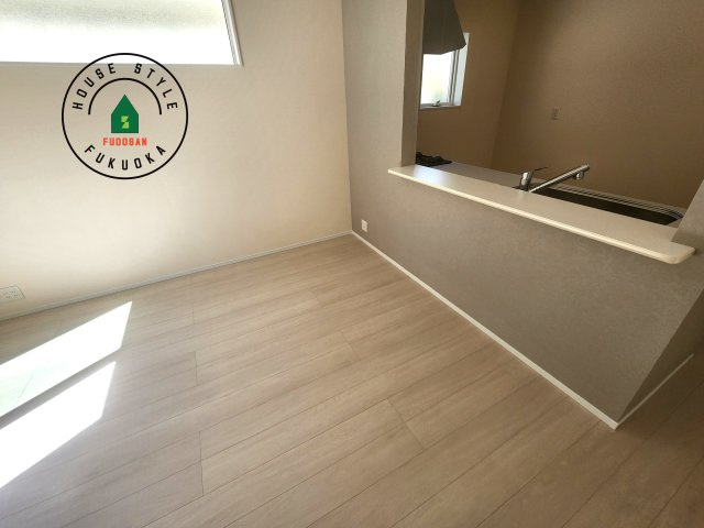 福岡市早良区飯倉3丁目第20-2棟（2号棟）の内観：施工例|キッチンから立ち込める香りが今日の料理を期待させます。