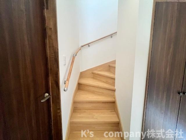■平塚市出縄　新築戸建●の内装|手すり付きの階段☆小さいお子様やご年配にも嬉しい仕様です◇