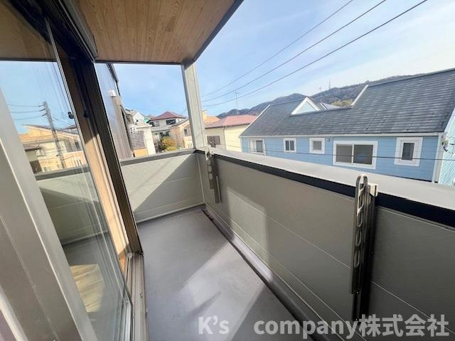 ■平塚市出縄　新築戸建●のバルコニー|主寝室の正面には急な雨でも対応可能なインナーバルコニータイプです◇