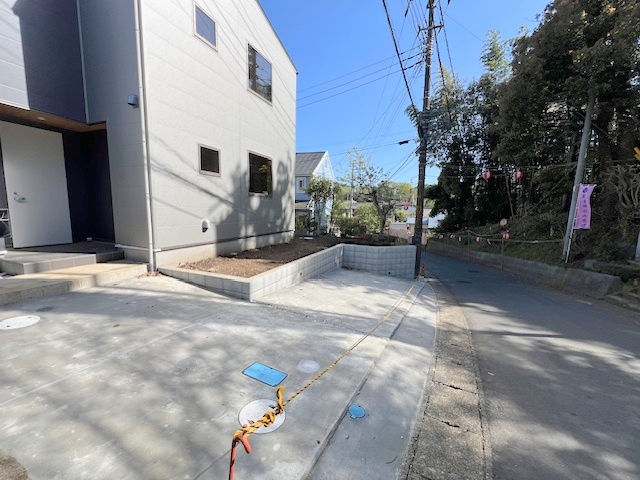 ■平塚市出縄　新築戸建●の外観|少し高台に位置し人目を気にせずに生活ができます♪