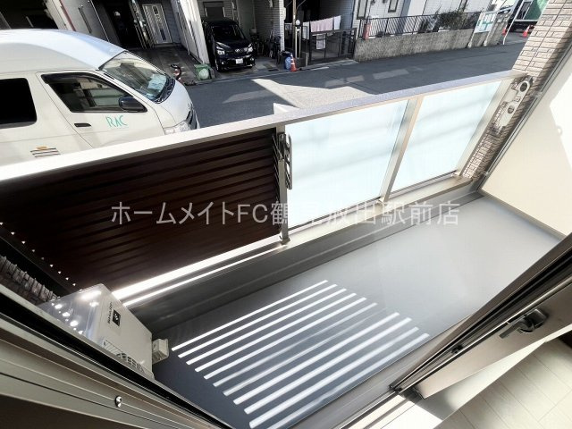 大阪市城東区諏訪３丁目のアパートのバルコニー