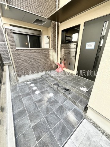 大阪市城東区諏訪３丁目のアパートのエントランス