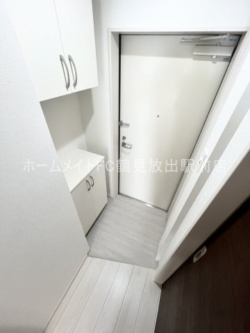 大阪市城東区諏訪３丁目のアパートの玄関