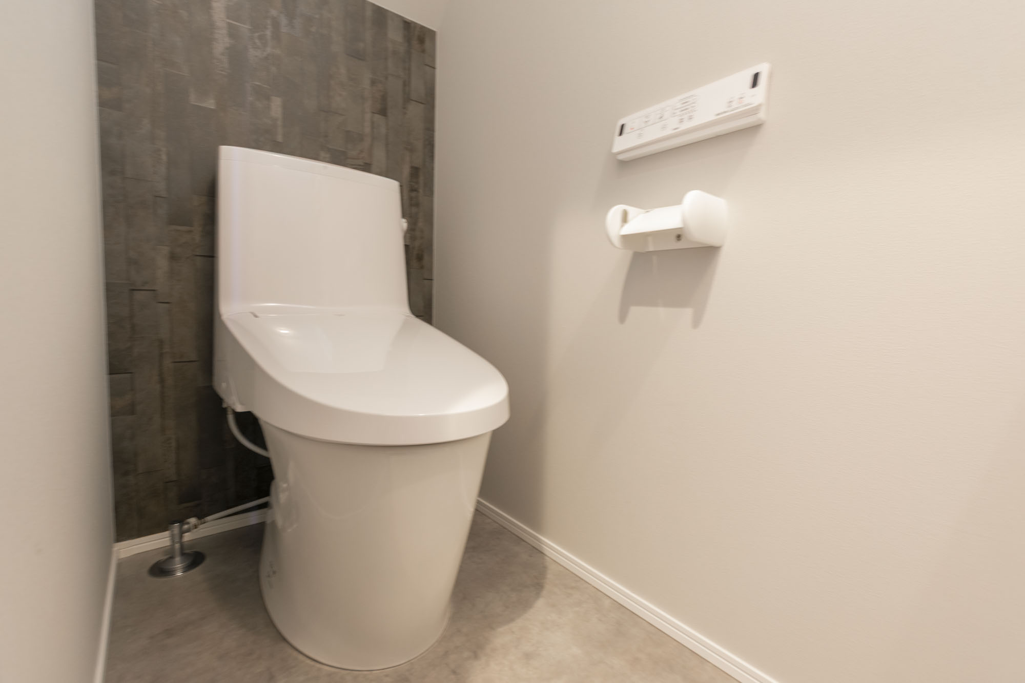 草津市渋川2丁目　新築戸建のトイレ