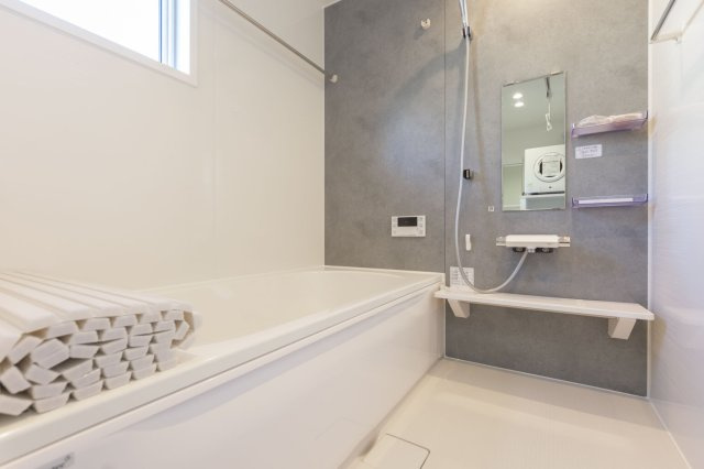 草津市渋川2丁目　新築戸建の浴室