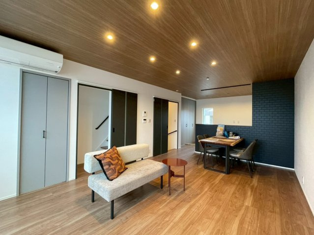 草津市渋川2丁目　新築戸建の居間・リビング