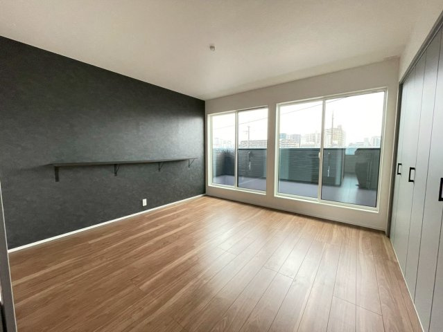 草津市渋川2丁目　新築戸建の洋室