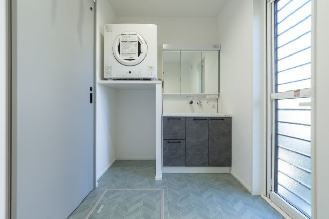 草津市渋川2丁目　新築戸建の脱衣所