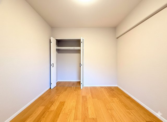 コスモ戸塚リベラヒルズA棟の洋室|◆気持ちの良い風が室内へ入り込む居室。家具を配置しても広々ご利用いただけます！！
