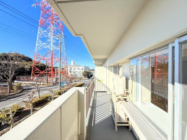 コスモ戸塚リベラヒルズA棟のバルコニー|◆日当たり良好なバルコニー！毎日のお洗濯にも嬉しいですね！

