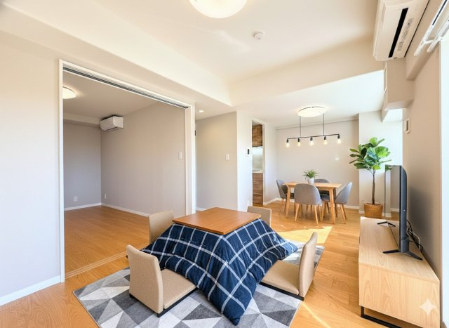 コスモ戸塚リベラヒルズA棟の玄関|◆ご家族の会話がはずむ、開放的なＬＤＫです。休日はお陽さまの光をたっぷりととりこめるぽかぽかリビングで過ごしませんか？
