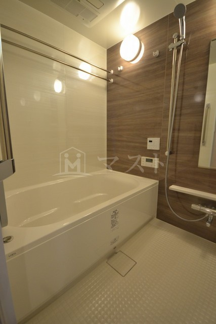 大阪市中央区南本町４丁目の賃貸マンションの浴室