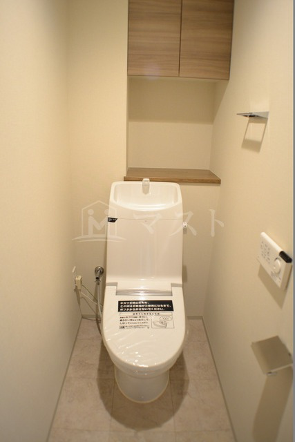 大阪市中央区南本町４丁目の賃貸マンションのトイレ