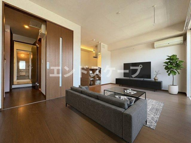 アロッジオ城川の居間・リビング|家具はCGのイメージ画像になります。※実際に家具は付いておりません。