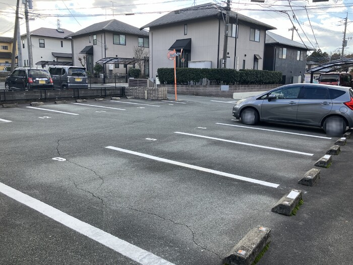 フローラ武蔵ヶ丘の駐車場