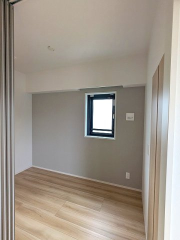 LEFOND PROGRES上野御徒町の設備|洋室、ルームカラー奇数階オーガニックナチュラル、偶数階ノーブルホワイト、インターネット無料、角部屋、収納兼デスクワーク可能なスペースあります