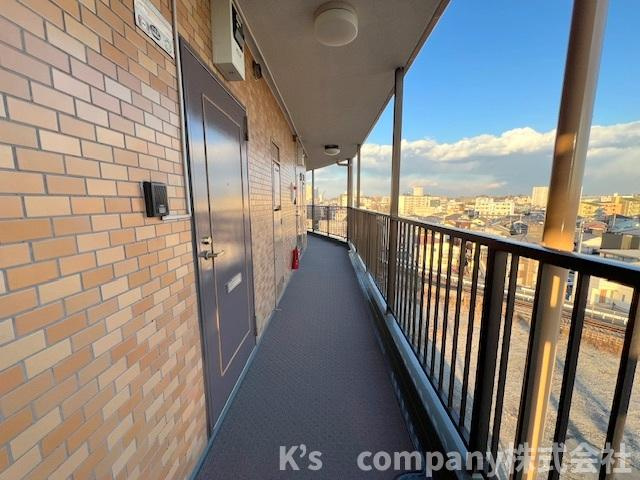 ■海老名市中新田　ライオンズマンション厚木駅前のその他共用部分|6階の廊下スペース◇眺望良好です◇