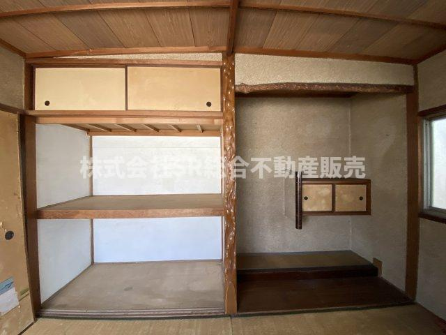 布市町2丁目中古テラスハウスの収納|和室らしい床の間もあり、十分な収納スペースがあります！