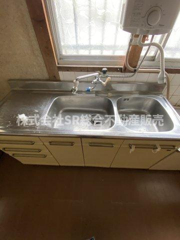 布市町2丁目中古テラスハウスのキッチン|2シンクあり使いやすいです♪