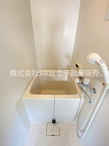 布市町2丁目中古テラスハウスの浴室|コンパクトで使いやすいお風呂です