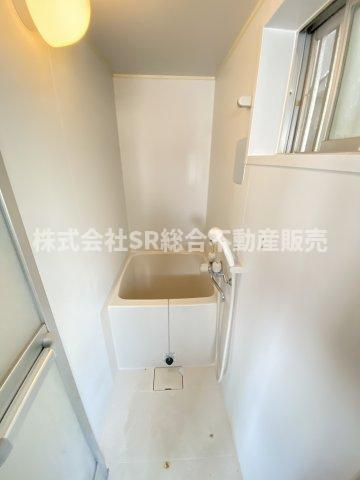布市町2丁目中古テラスハウスの浴室|お風呂には窓もあり、換気がバッチリとできます☆
