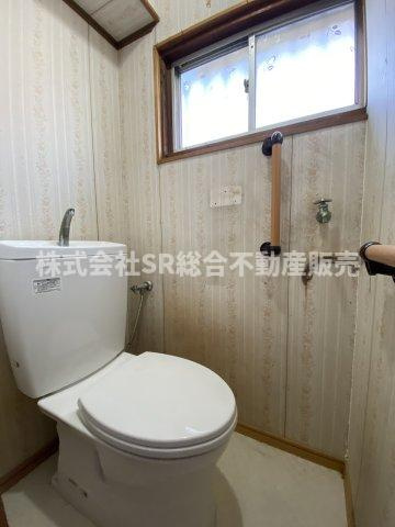 布市町2丁目中古テラスハウスのトイレ|温水洗浄便座付きトイレに交換のリフォームもご相談ください！