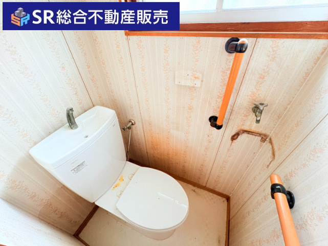 布市町2丁目中古テラスハウスのトイレ|温水洗浄便座付きトイレに交換のリフォームもご相談ください！