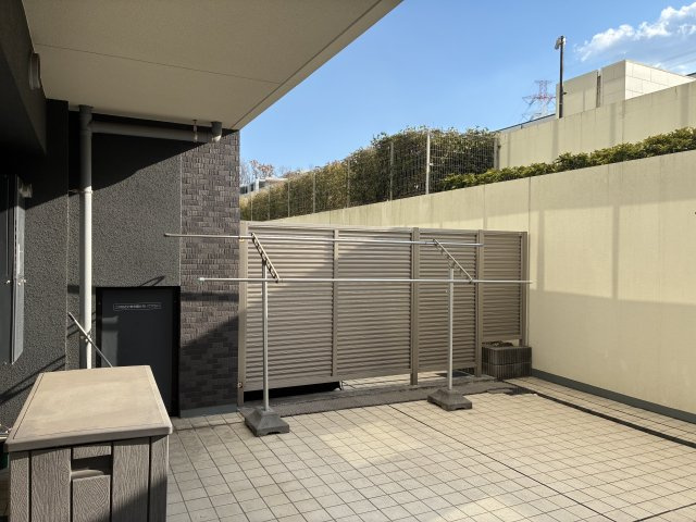 ドレッセあざみ野ガーデンズのバルコニー