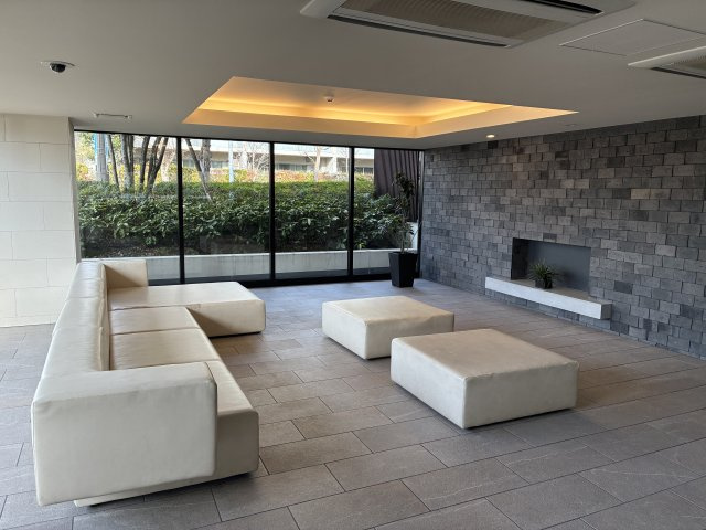 ドレッセあざみ野ガーデンズのロビー