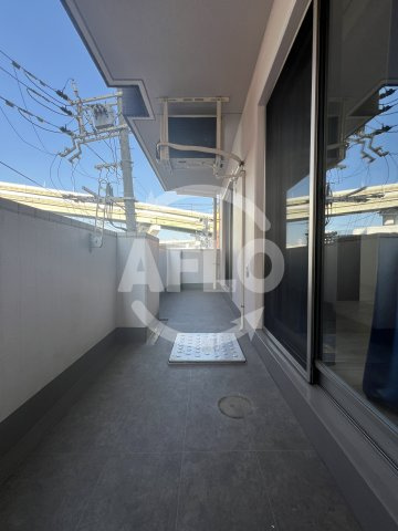 ボンジュール築港　築港小学校のバルコニー|ボンジュール築港　バルコニー