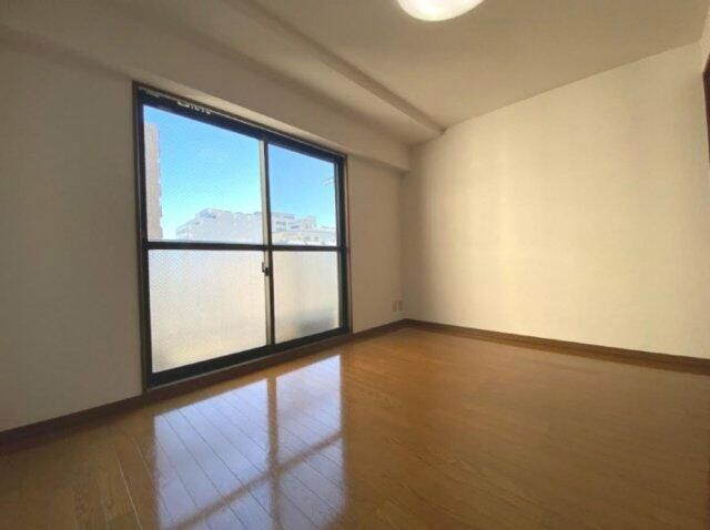 フローラルハイツの居間・リビング