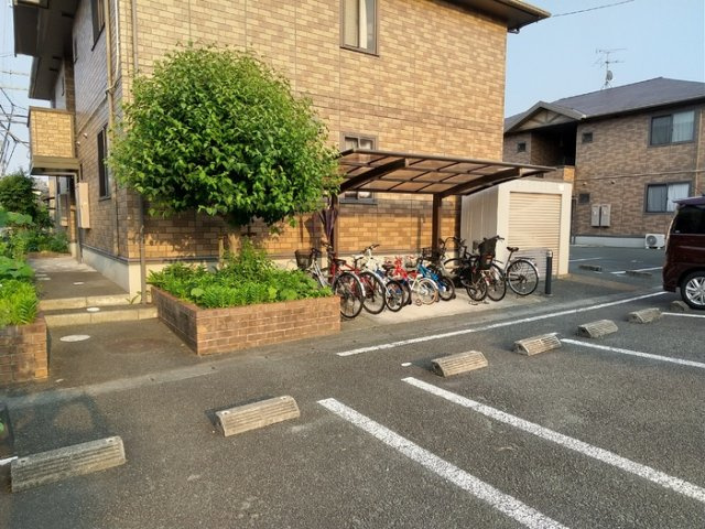 ラ フォーレ光 A棟の駐車場