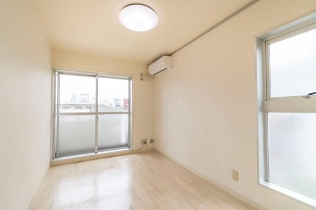 日神パレス西台の居間・リビング