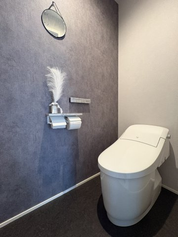 【積水ハウス施工】太陽光パネル×駐車場6台分×全部屋物置　築浅のオシャレな深谷市の中古住宅のトイレ