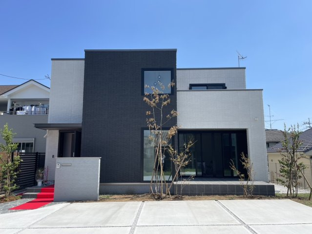 【積水ハウス施工】太陽光パネル×駐車場6台分×全部屋物置　築浅のオシャレな深谷市の中古住宅の外観