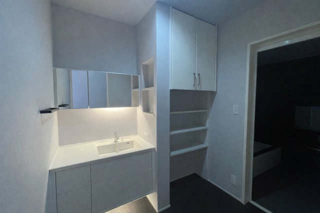 【積水ハウス施工】太陽光パネル×駐車場6台分×全部屋物置　築浅のオシャレな深谷市の中古住宅の洗面所