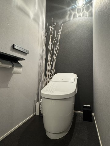 【積水ハウス施工】太陽光パネル×駐車場6台分×全部屋物置　築浅のオシャレな深谷市の中古住宅のトイレ