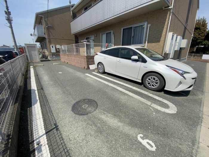 ラ・フォンテ B棟の駐車場